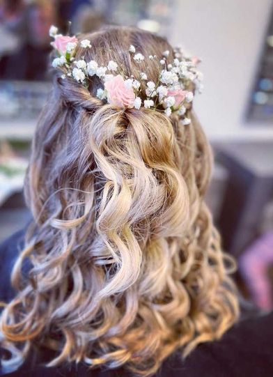 Blonde gewellte Haare